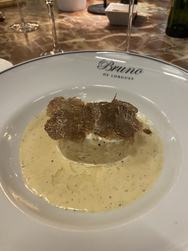 Le plat signature du restaurant Chez Bruno à Lorgues. Une pomme de terre à la truffe.